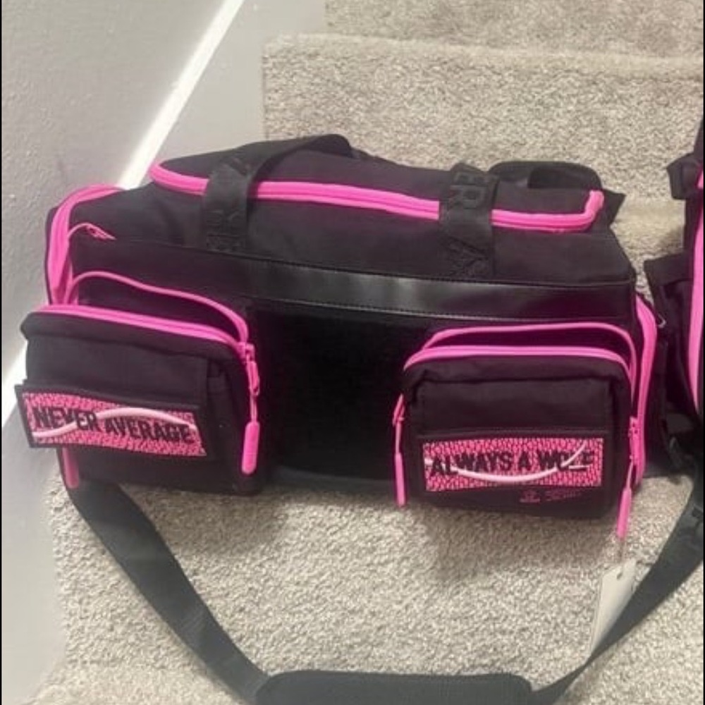 WOLFpak pink venom 30L duffle bundle